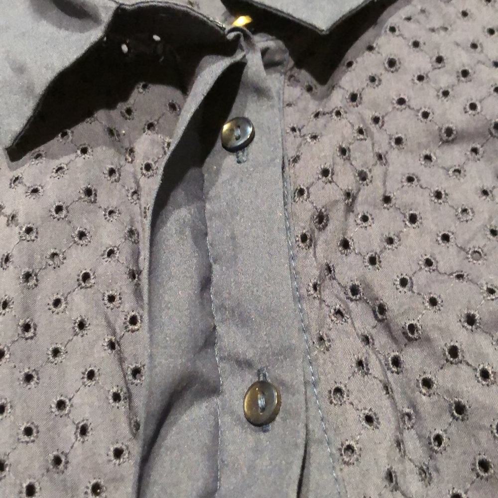 Liz Claiborne Career PM Eyelet Button Down Sleeveless Shirt - Picture 9 of 14